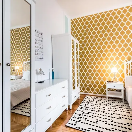Apartmán Golden Esthetic With Red Sofa
