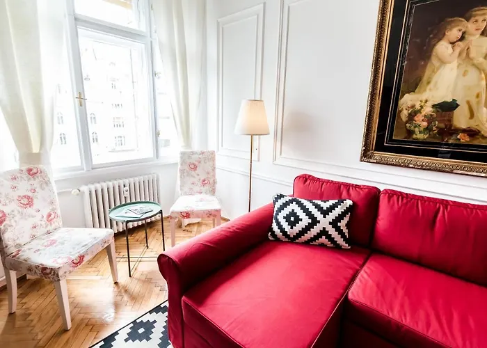 Golden Esthetic With Red Sofa Lägenhet