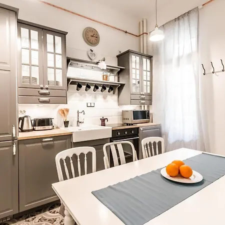 Apartamento Golden Esthetic With Red Sofa Budapeste